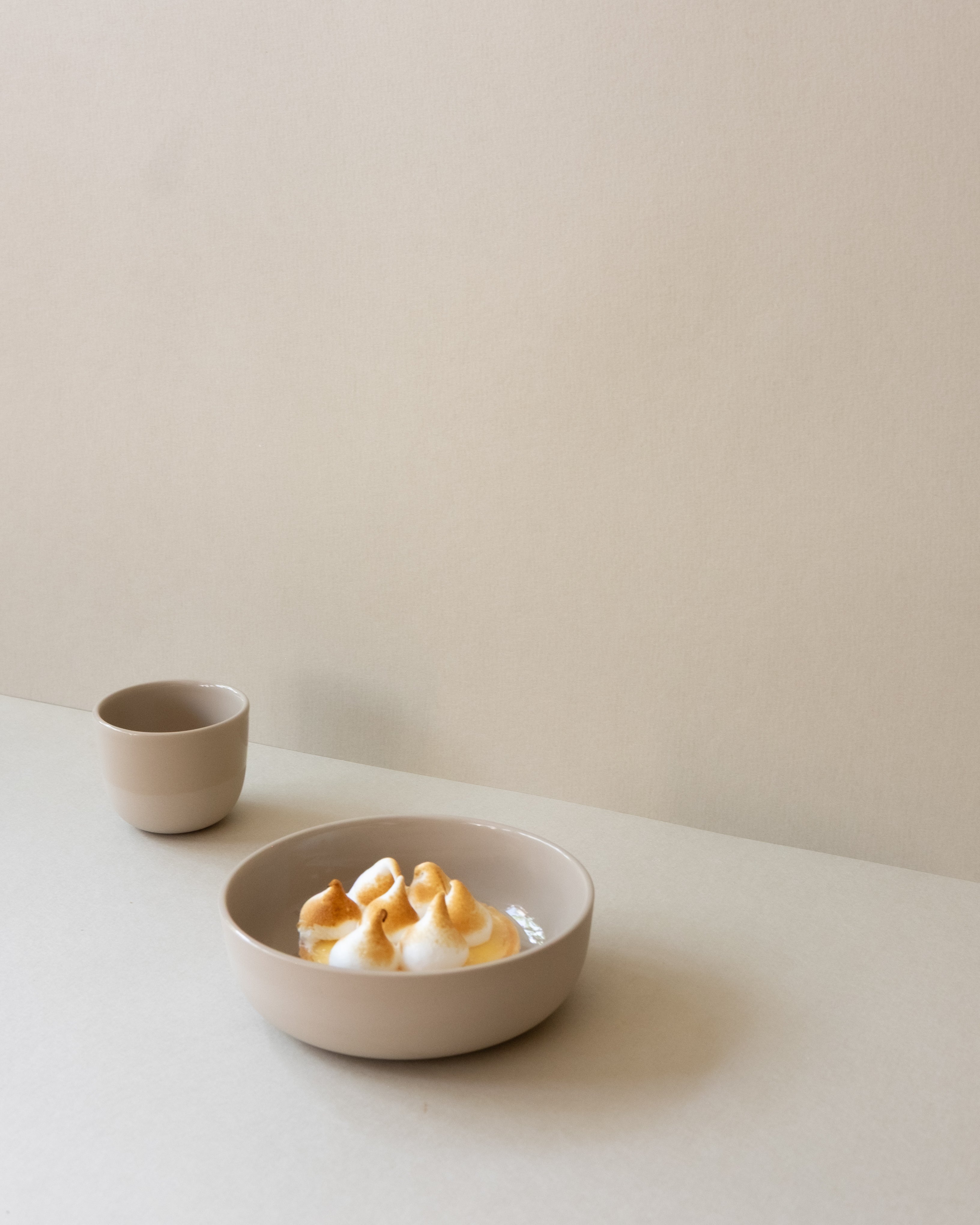 MOON SMALL · almond