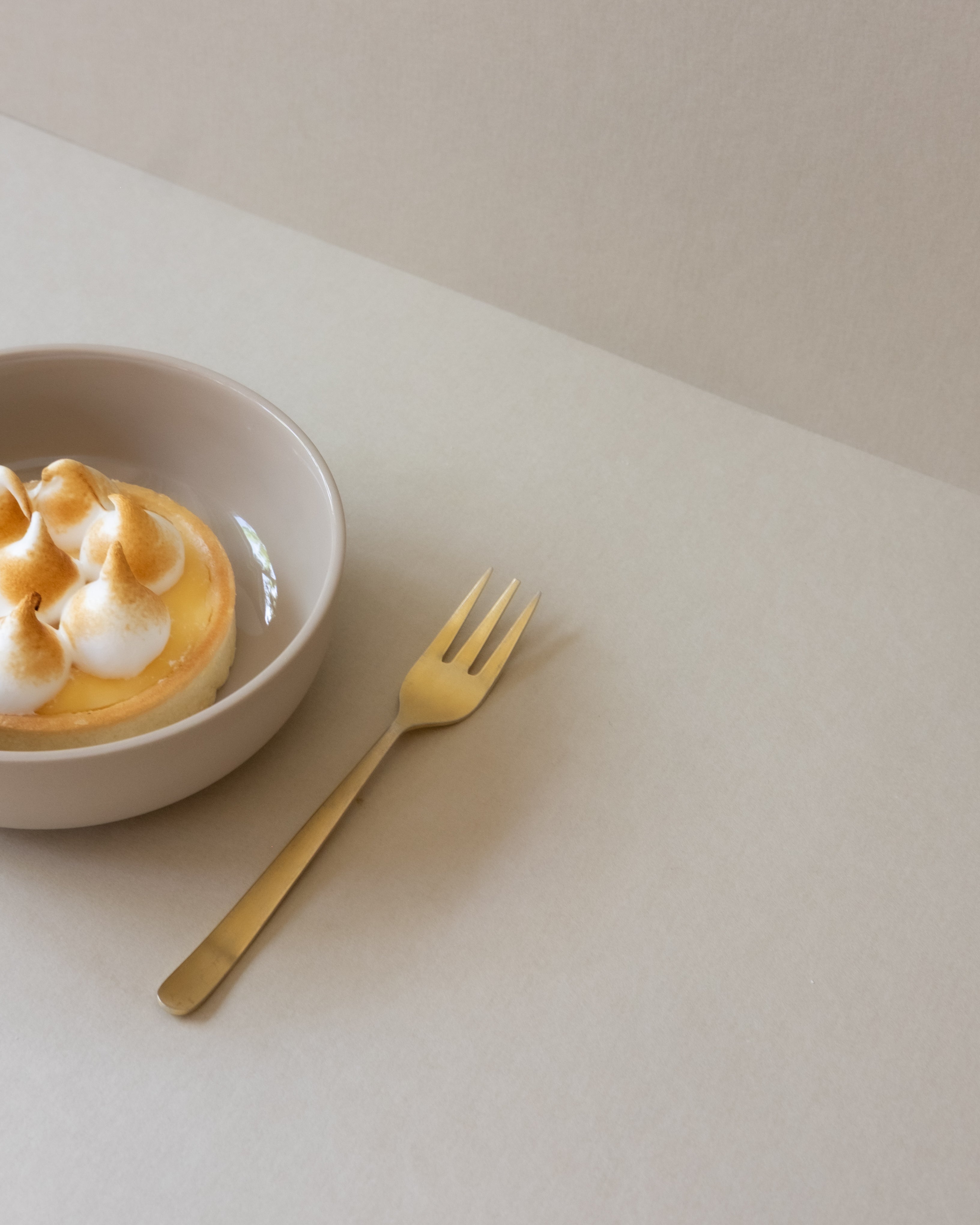 MOON SMALL · almond